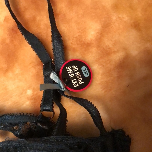 Lingerie - Picture 3 of 4